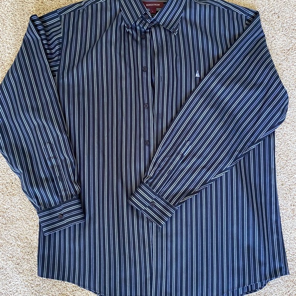 EUC Nordstrom Men's Regular Fit Button-Up Shirt - Picture 2 of 3